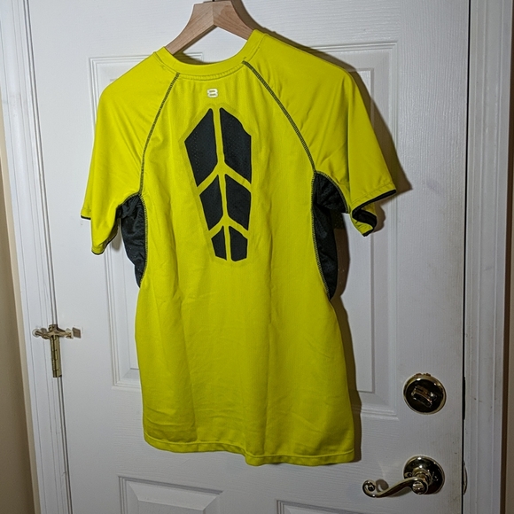 Layer 8 Men's Performance Athletic Workout Shirt - Picture 2 of 2